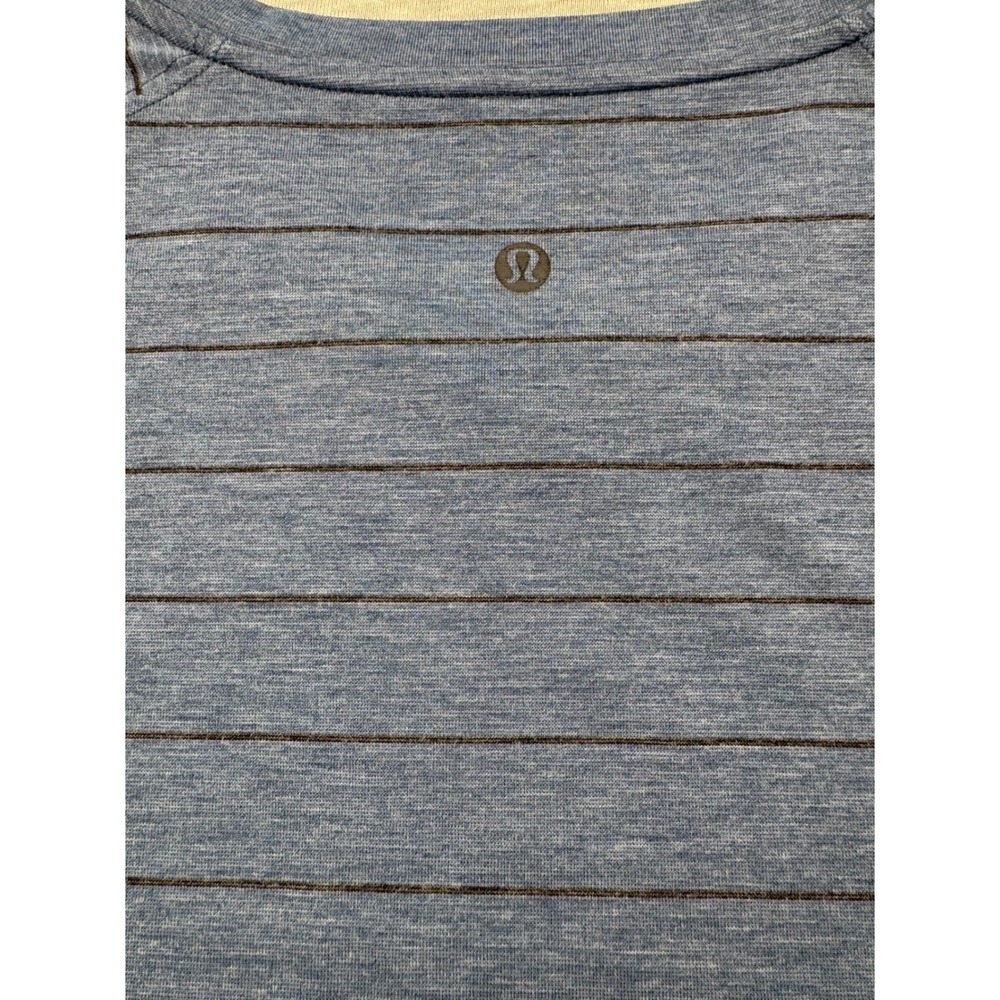 Lululemon V-Neck T-Shirt Mens L Blue Striped Short Sleeve Performance Tee - Picture 3 of 7